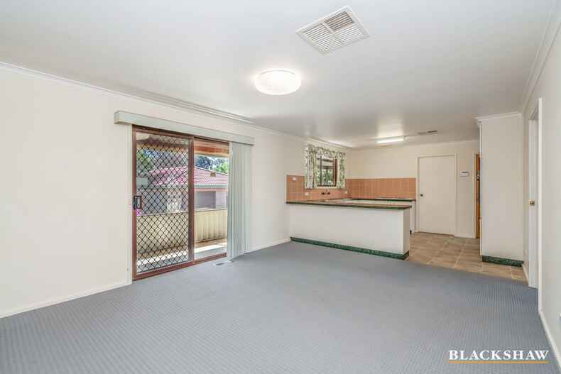 273 Kingsford Smith Drive Spence 273 Kingsford Smith Drive Spence