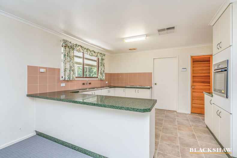 273 Kingsford Smith Drive Spence 273 Kingsford Smith Drive Spence