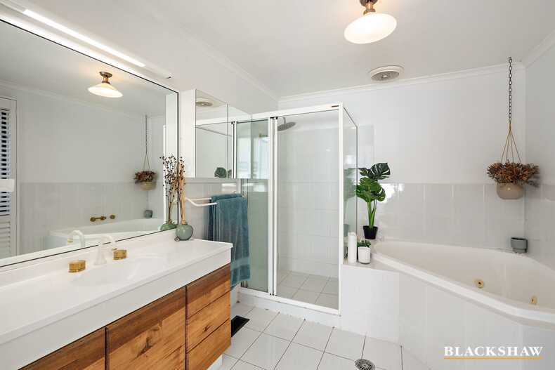 8 Pilbara Place Fisher