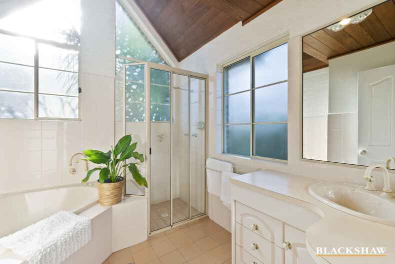 5/2 Lisa Place Sunshine Bay