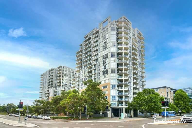 75/3 London Circuit City