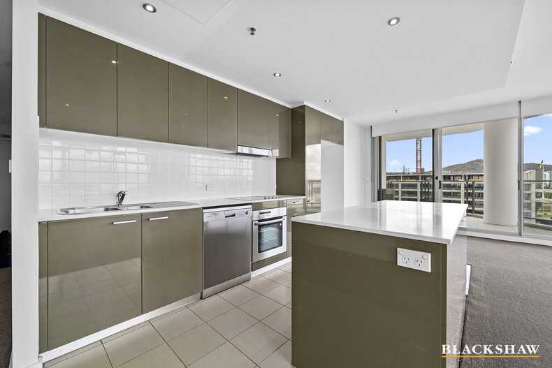 75/3 London Circuit City