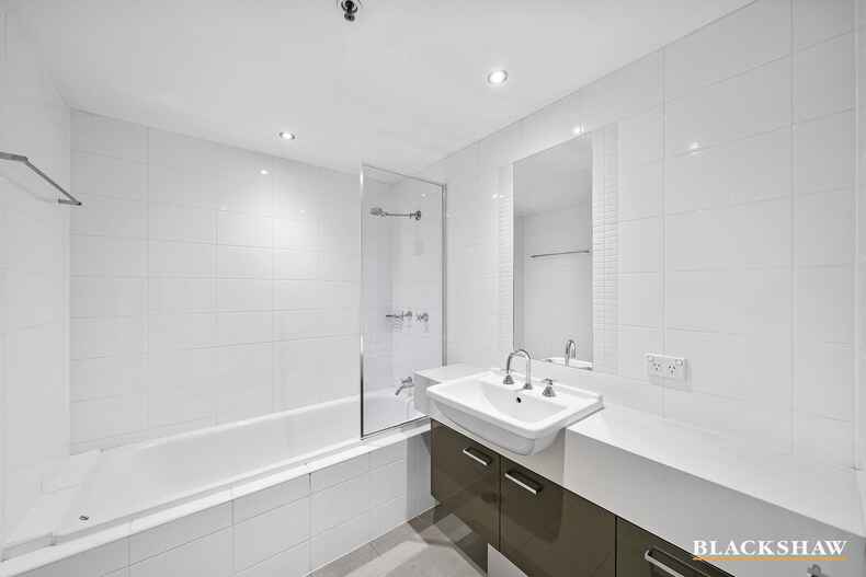 75/3 London Circuit City