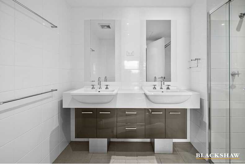 75/3 London Circuit City