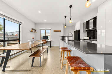 2/27 Ross Road Queanbeyan