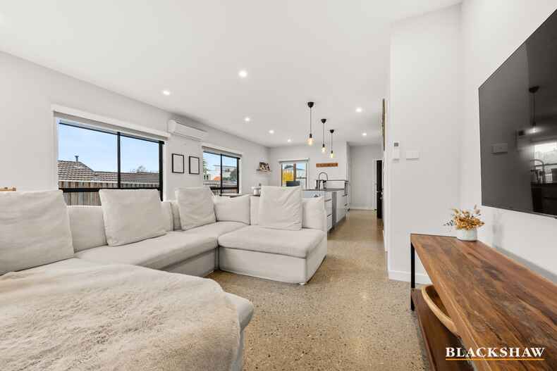 2/27 Ross Road Queanbeyan