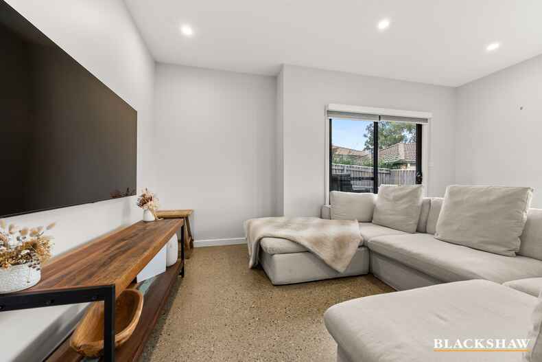 2/27 Ross Road Queanbeyan