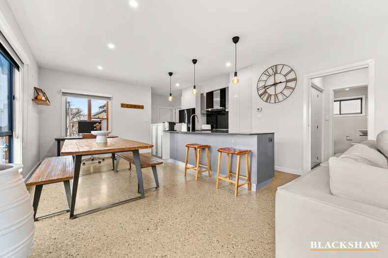 2/27 Ross Road Queanbeyan