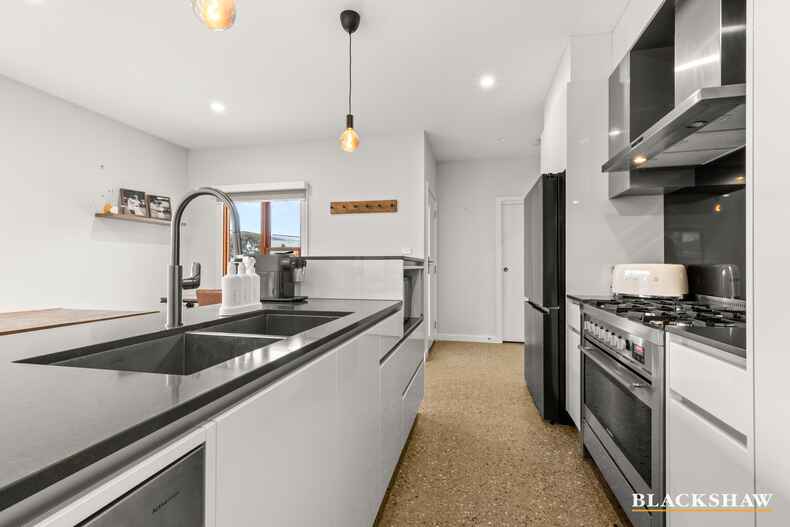 2/27 Ross Road Queanbeyan