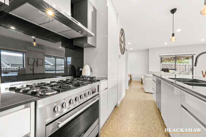 2/27 Ross Road Queanbeyan