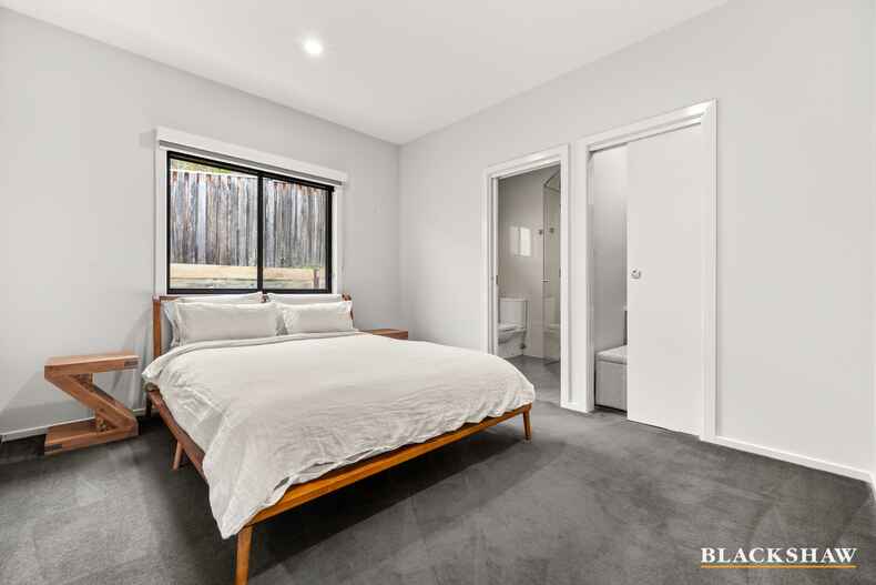 2/27 Ross Road Queanbeyan