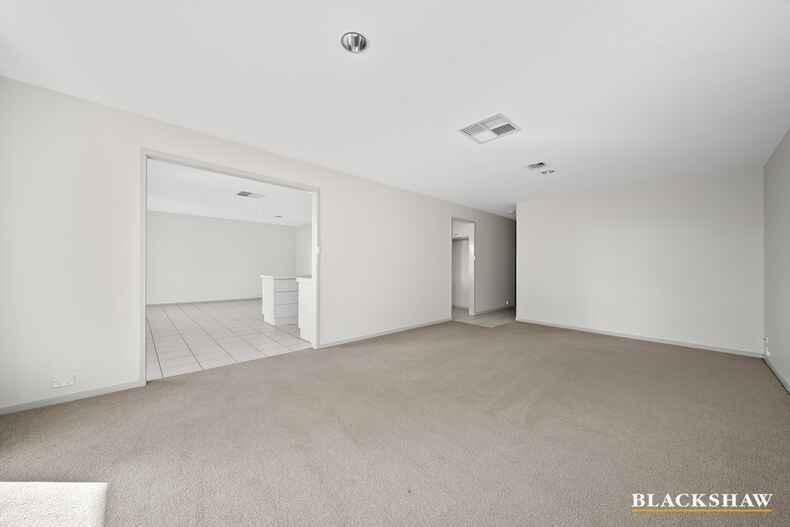 4/2 Furlong Road Queanbeyan