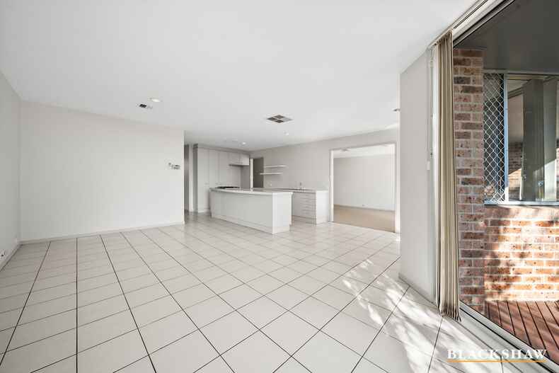 4/2 Furlong Road Queanbeyan