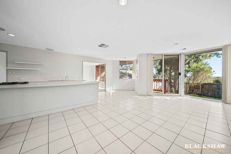 4/2 Furlong Road Queanbeyan