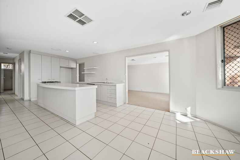 4/2 Furlong Road Queanbeyan