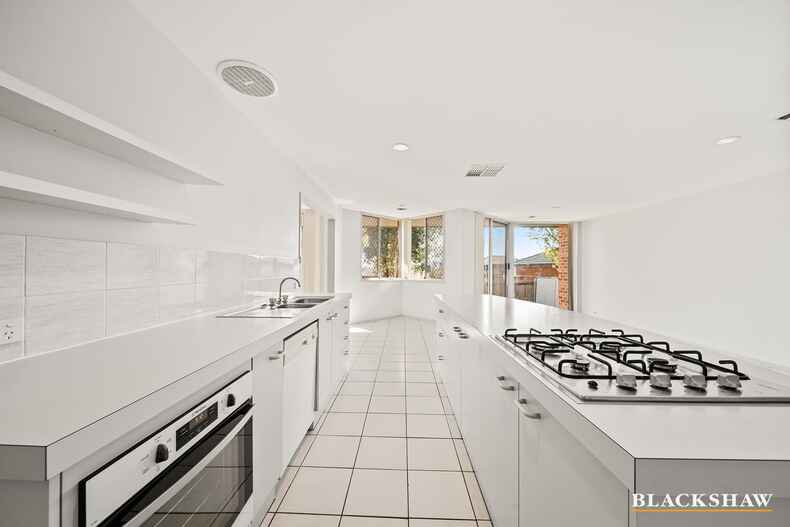 4/2 Furlong Road Queanbeyan