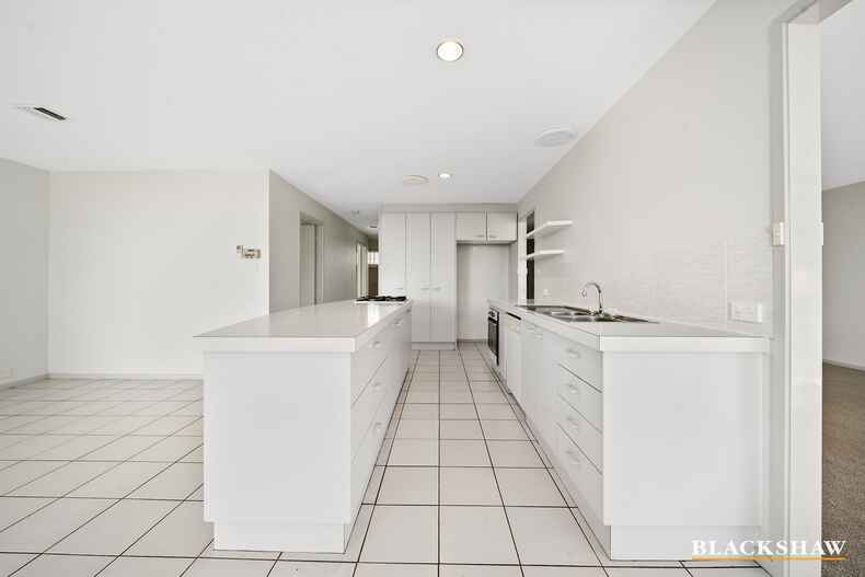 4/2 Furlong Road Queanbeyan