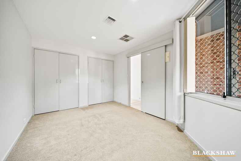 4/2 Furlong Road Queanbeyan