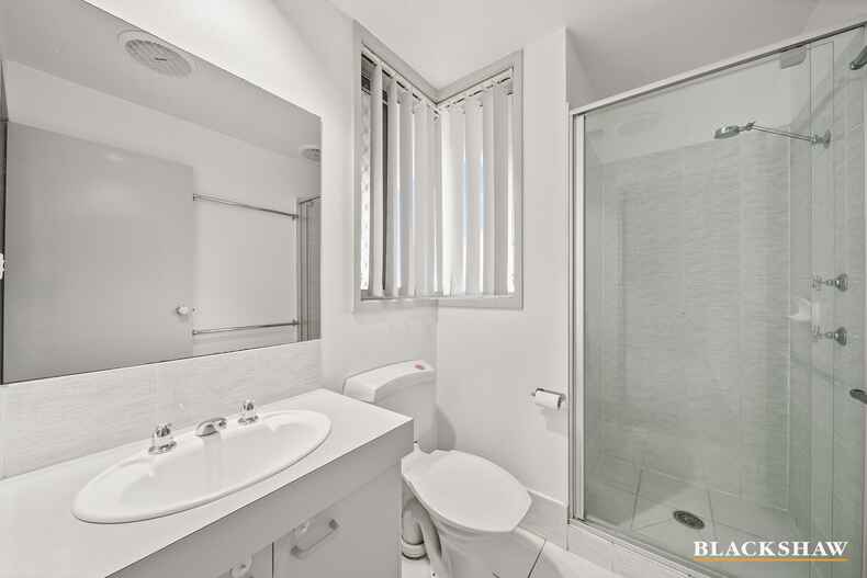 4/2 Furlong Road Queanbeyan