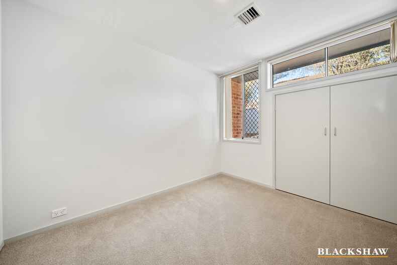 4/2 Furlong Road Queanbeyan