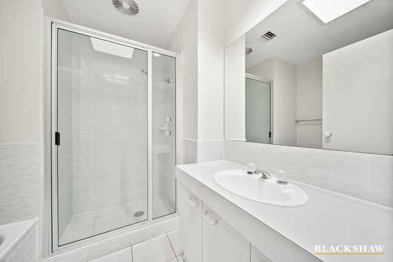 4/2 Furlong Road Queanbeyan