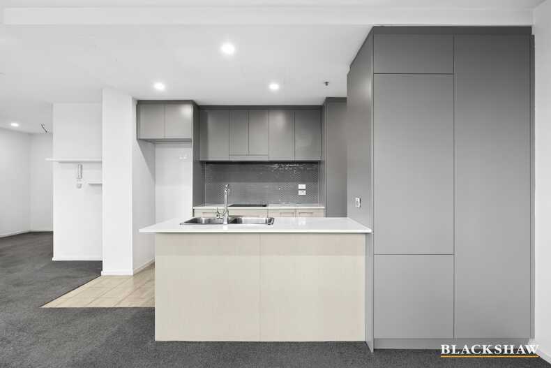 254/7 Irving Street Phillip