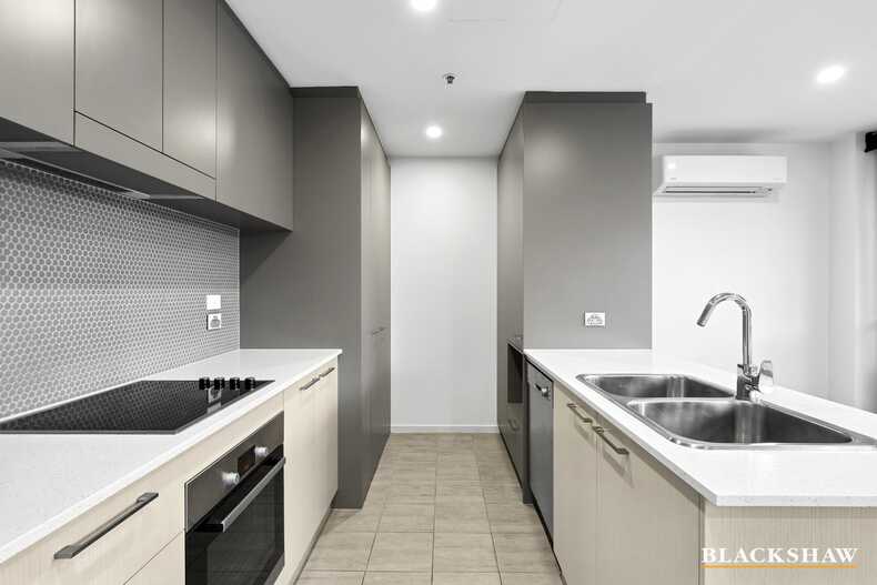 254/7 Irving Street Phillip