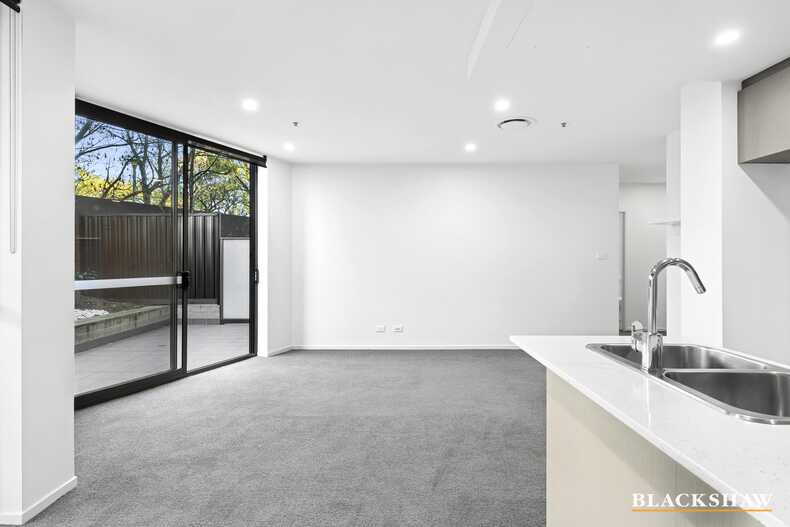 254/7 Irving Street Phillip