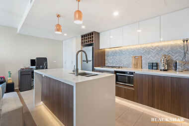 18/566 Cotter Road Wright