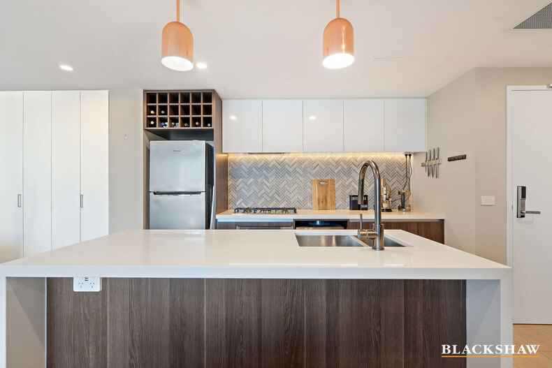 18/566 Cotter Road Wright