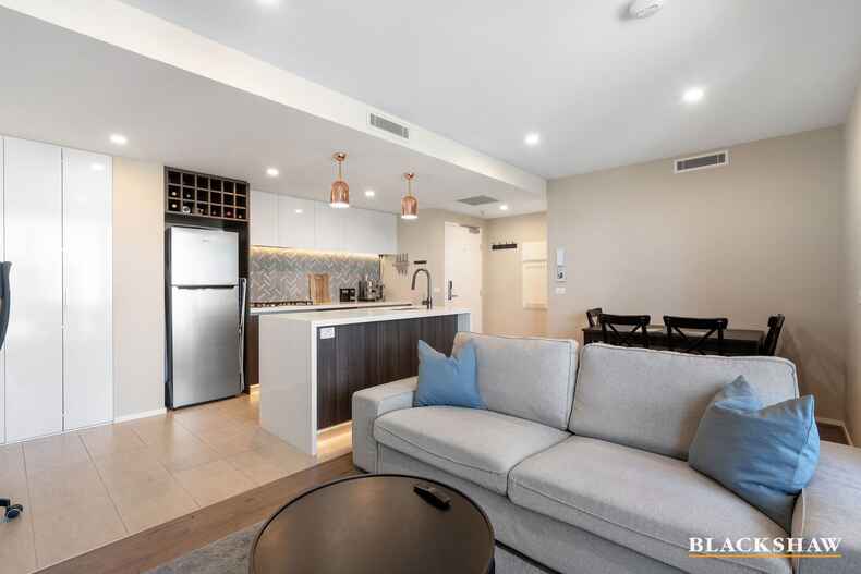 18/566 Cotter Road Wright