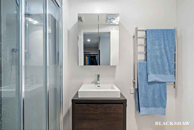 18/566 Cotter Road Wright