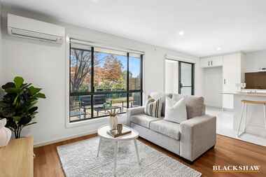 2/52 Jeff Snell Crescent Dunlop