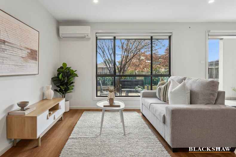 2/52 Jeff Snell Crescent Dunlop