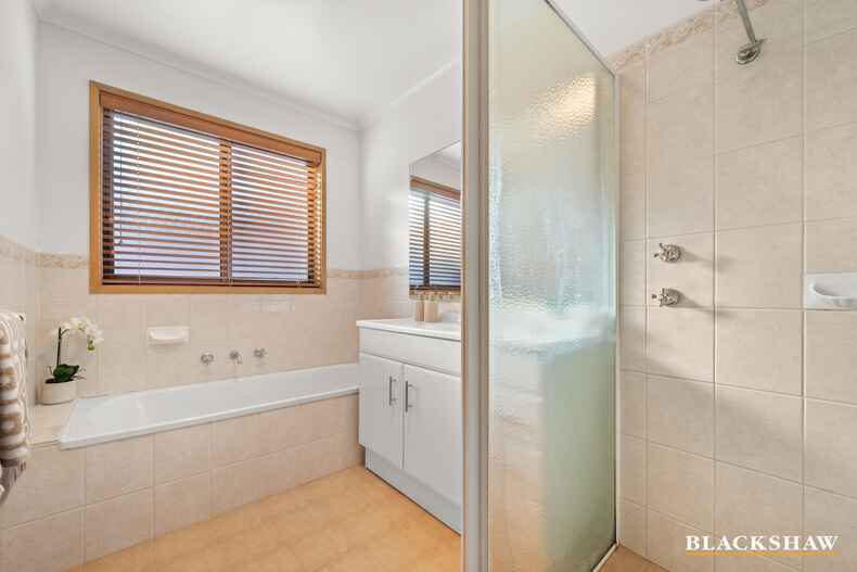 16 McClintock Street Lyneham