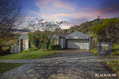 9 Orange Thorn Crescent Banks