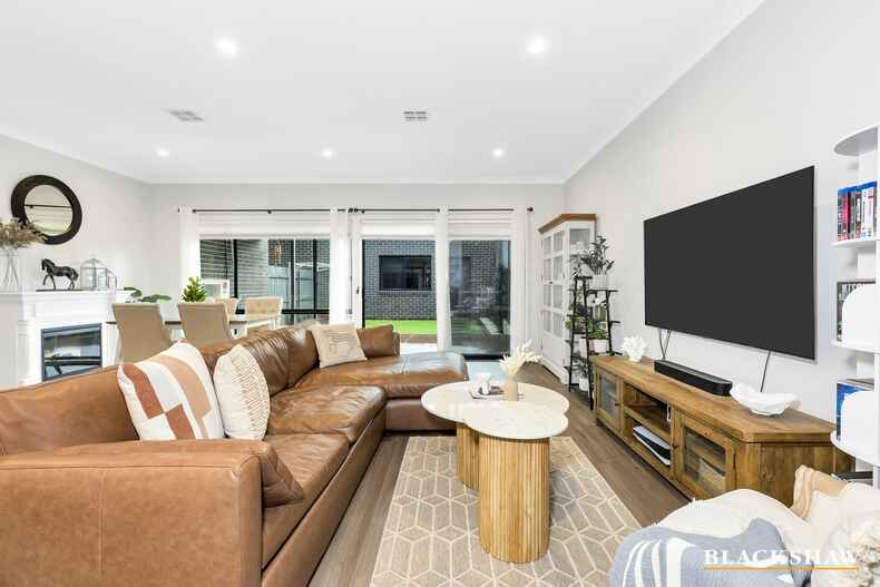 9/1 Ronald Walker Street Casey 9/1 Ronald Walker Street Casey