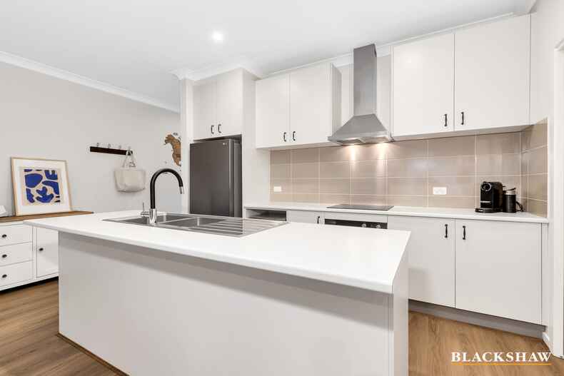 9/1 Ronald Walker Street Casey 9/1 Ronald Walker Street Casey