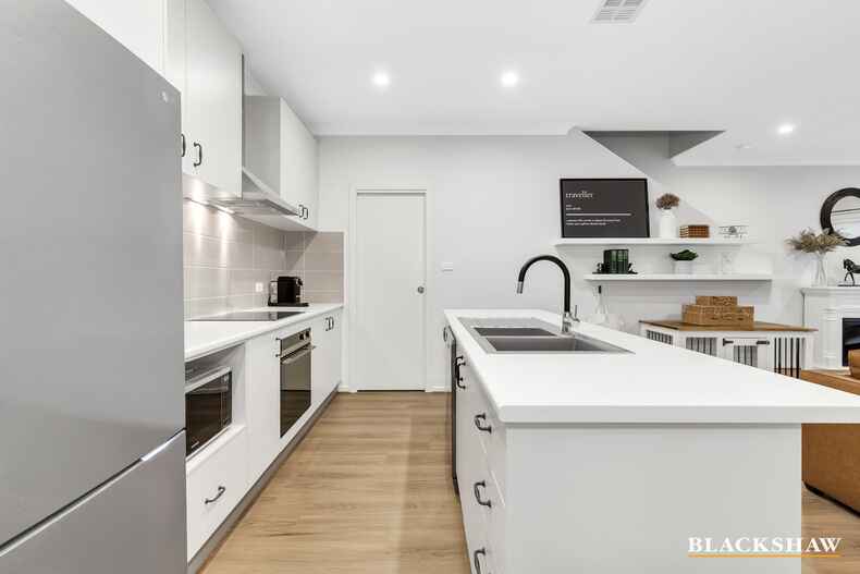 9/1 Ronald Walker Street Casey 9/1 Ronald Walker Street Casey