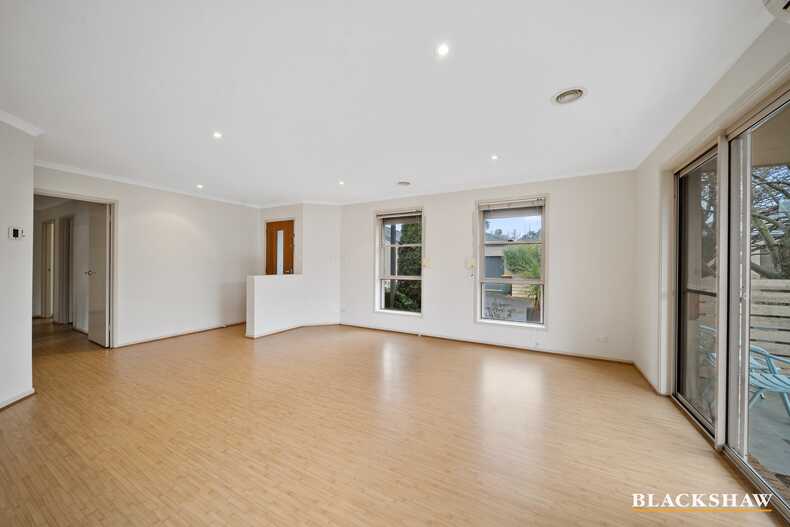 8/100 Molonglo Street Bungendore