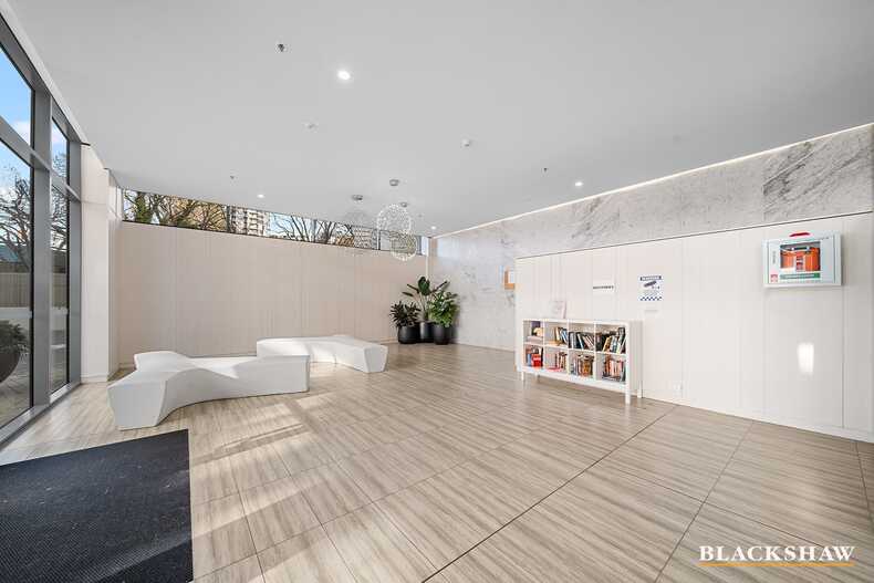 281/7 Irving Street Phillip