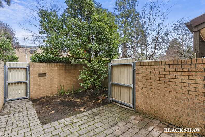 60/13 Tench Street  Kingston