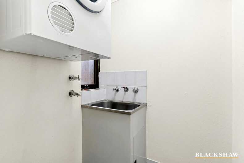 60/13 Tench Street  Kingston