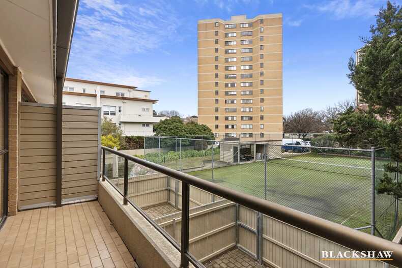 60/13 Tench Street  Kingston