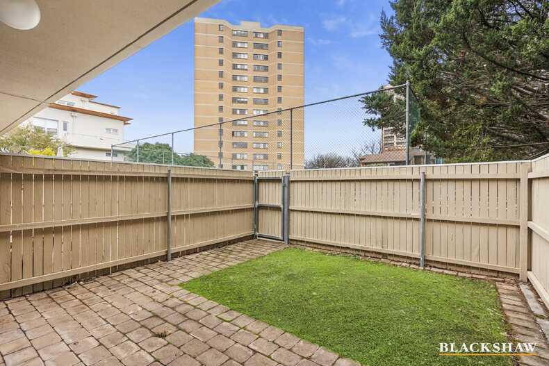 60/13 Tench Street  Kingston