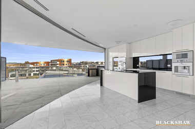 9/110 Giles Street Kingston