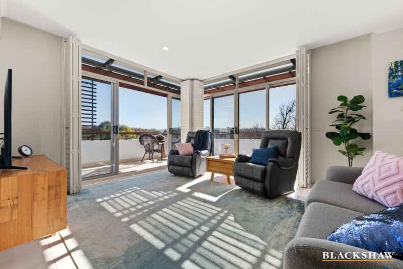 35/12 National Circuit Barton 35/12 National Circuit Barton