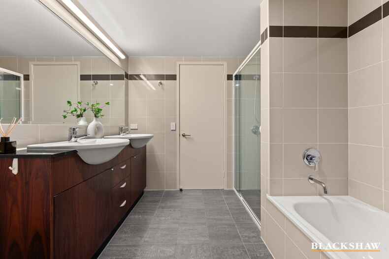 35/12 National Circuit Barton 35/12 National Circuit Barton