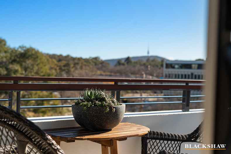 35/12 National Circuit Barton 35/12 National Circuit Barton