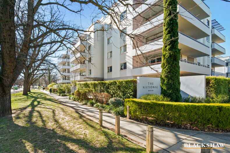 35/12 National Circuit Barton 35/12 National Circuit Barton